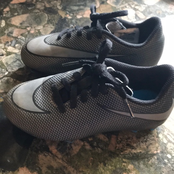 Kids Nike soccer shoes size 11